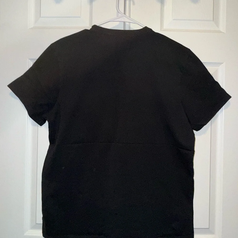 Guess Black T-Shirt with Artistic Graphic - Picture 5 of 5